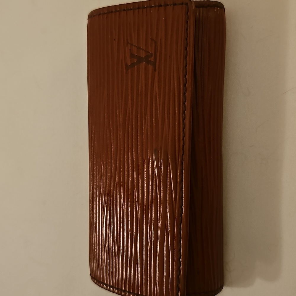 LOUIS VUITTON EPI TRIFOLD KEY HOLDER - UNISEX - Picture 2 of 9